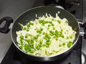 Patta Gobhi Aloo Recipe in Hindi